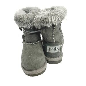 Apres by Lamo‎ Kids Grey Faux Fur Trim Winter Boots Size 5 Toggle Button Closure